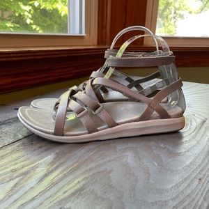 NWOT Merrell Kalari Shaw mid | size 9